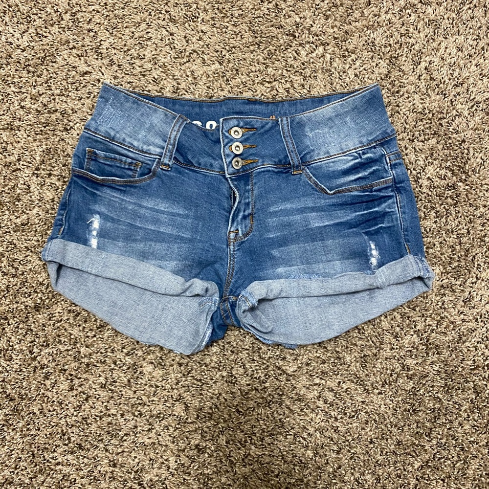 S.O.N.G 3 Botton Roll Cuff Shorts